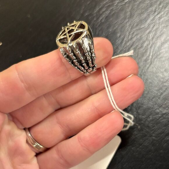 Silver Pentagram Ring with skeleton 💀 hands - Picture 7 of 11